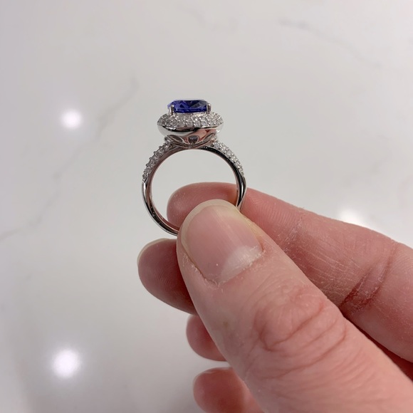 Blue Cubic Zirconia Ring, size 6 - Picture 2 of 4